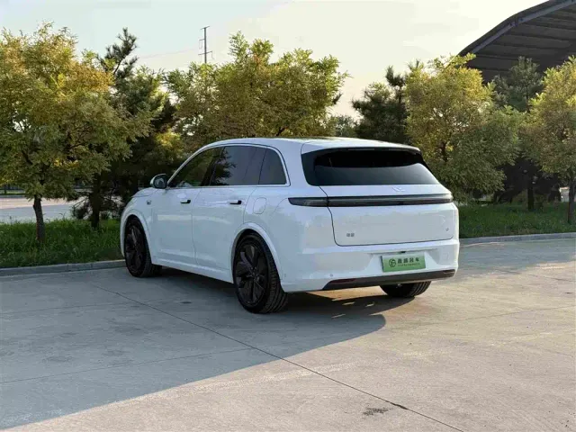 Li Auto L7 — Фото автомобиля 23