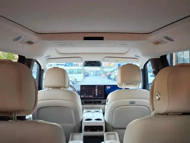 Li Auto MEGA — Фото автомобиля 29