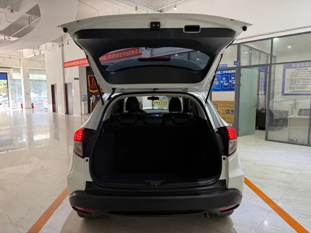 Honda Vezel 2020 1.5L CVT Elite — Фото автомобиля 8