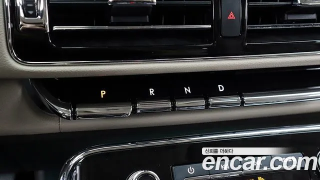 Lincoln Navigator 4th Gen — Фото автомобиля 16