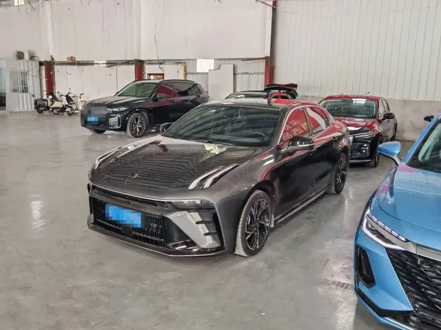 Фотография автомобиля — Lynk & Co 03
