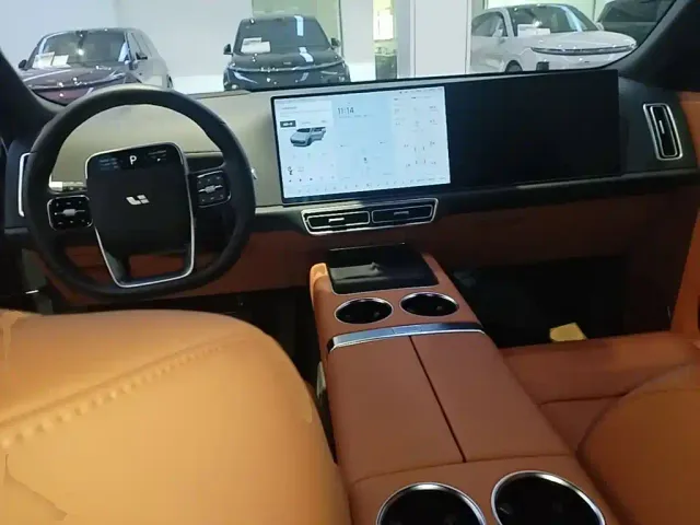 Li Auto L8 — Фото автомобиля 9