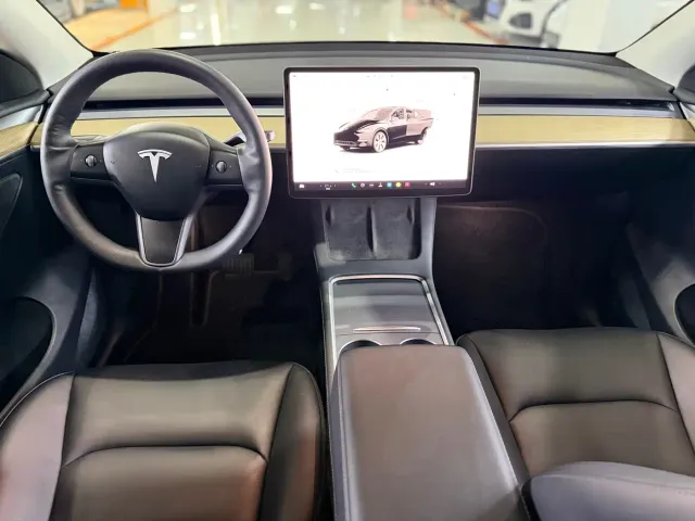 Tesla Model Y — Фото автомобиля 7