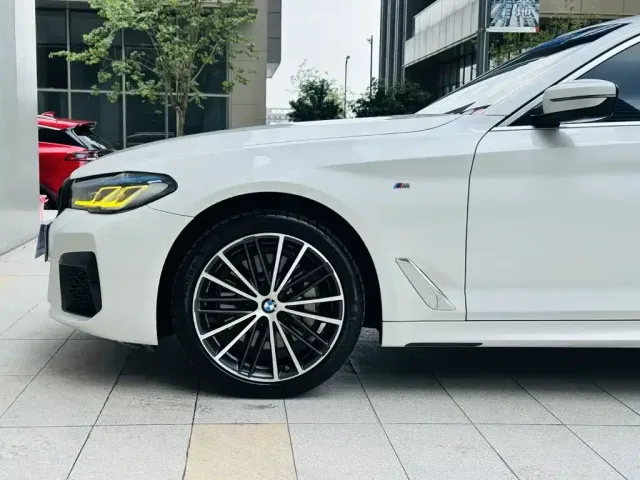 BMW BMW 5 Series 2022 Model Second Facelift 530Li Leading M Sport Package — Фото автомобиля 21