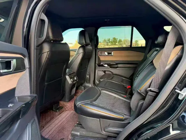 Ford Explorer — Фото автомобиля 6
