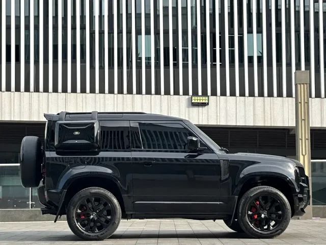 Land Rover Defender — Фото автомобиля 10