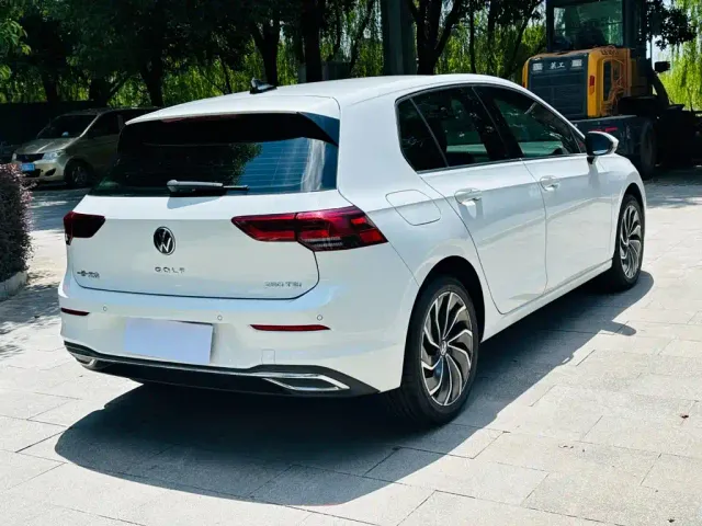 Volkswagen Golf — Фото автомобиля 9