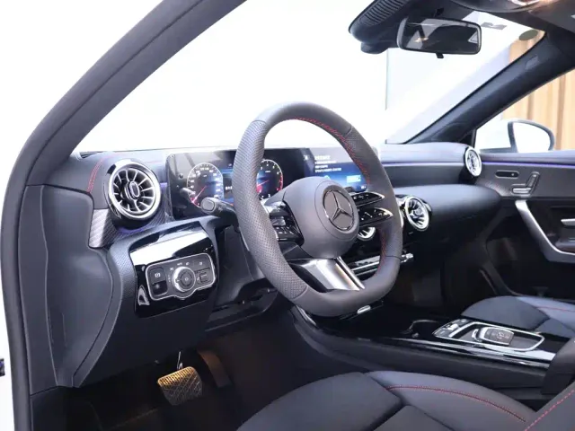 Mercedes-Benz A-Class — Фото автомобиля 11