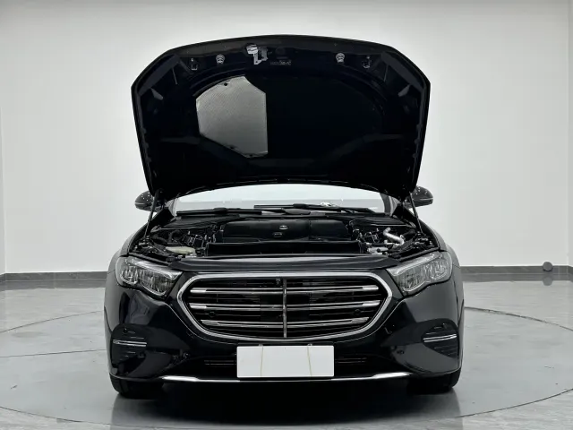 Mercedes-Benz E-Class — Фото автомобиля 25