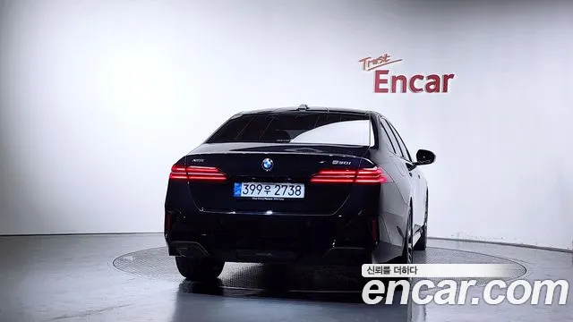BMW 5-Series 5 серия (G60) 530i xDrive M Sport — Фото автомобиля 4