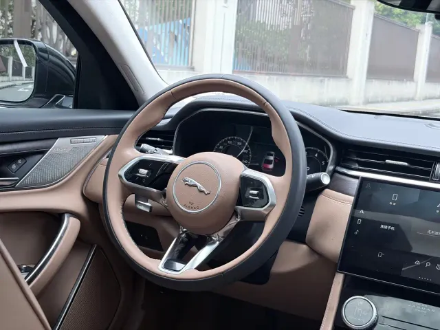 Jaguar XFL — Фото автомобиля 13