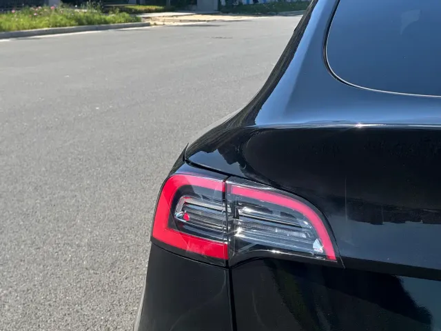 Tesla Model Y — Фото автомобиля 21