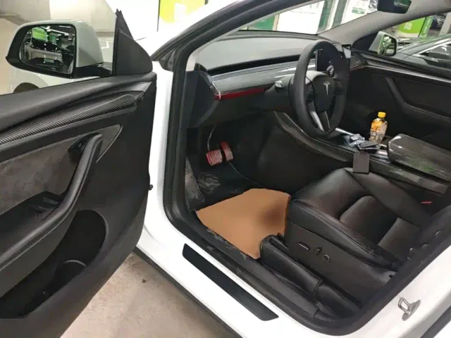 Tesla Model Y — Фото автомобиля 15