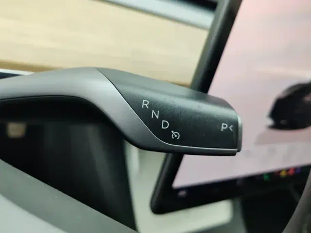 Tesla Model 3 — Фото автомобиля 16