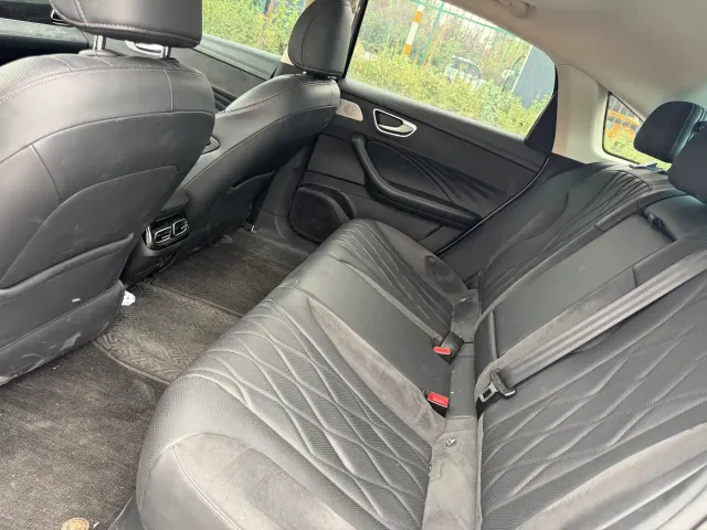 Roewe D7 — Фото автомобиля 8
