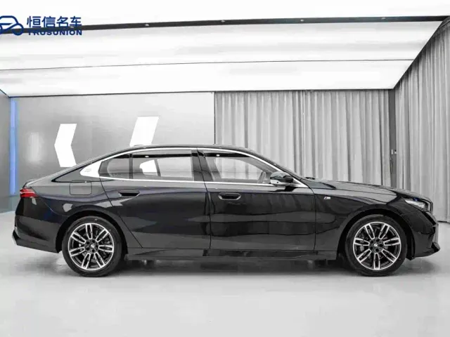 BMW 5 Series — Фото автомобиля 4