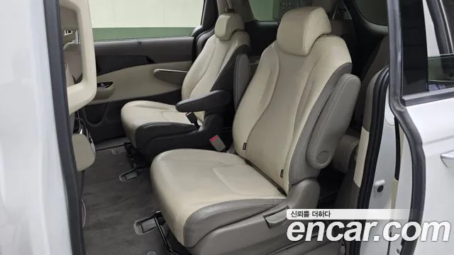 Kia Carnival — Фото автомобиля 12