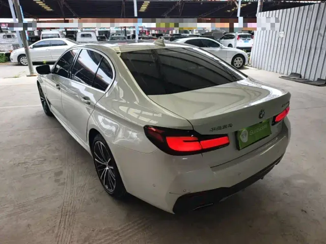 BMW 5 Series — Фото автомобиля 4