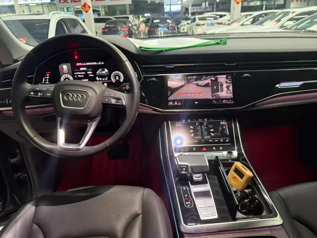 Audi Q8 — Фото автомобиля 6