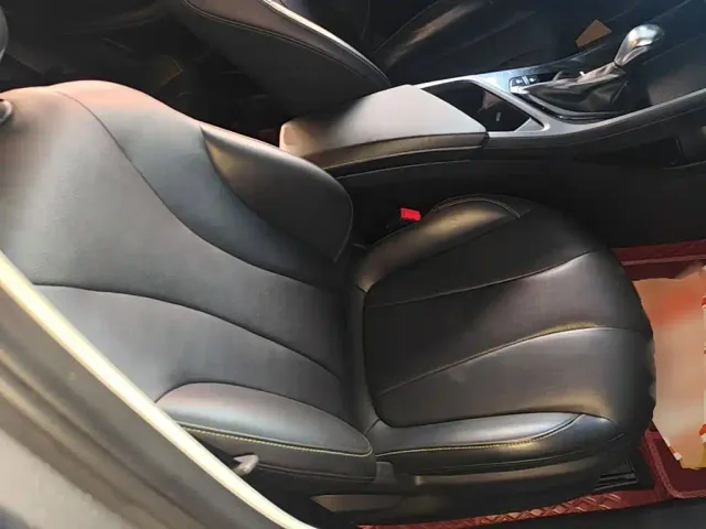 Roewe i5 — Фото автомобиля 24