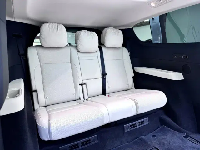 Li Auto MEGA — Фото автомобиля 22