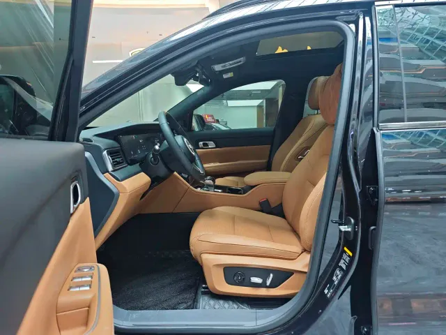 Li Auto ONE — Фото автомобиля 7