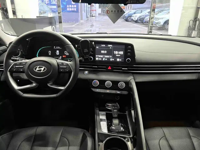 Hyundai Elantra — Фото автомобиля 9