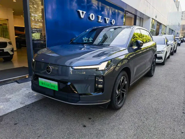 Фотография автомобиля — Volvo XC70 Plug-in Hybrid