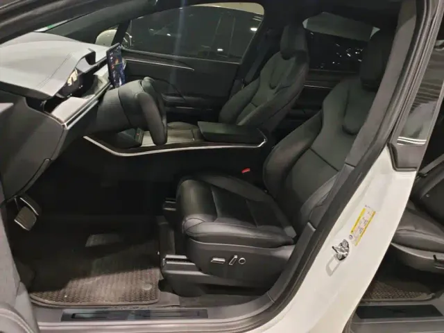 Tesla Model X — Фото автомобиля 14