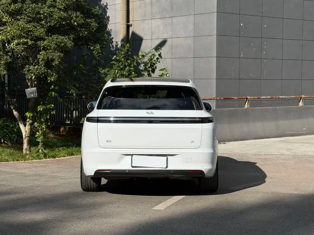 Li Auto L7 — Фото автомобиля 8