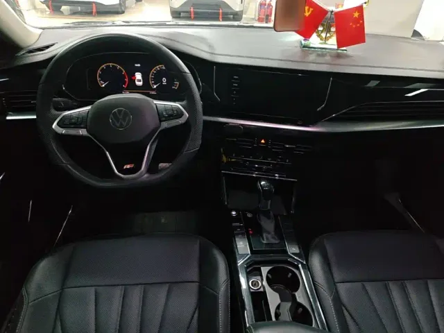 Volkswagen Passat — Фото автомобиля 9