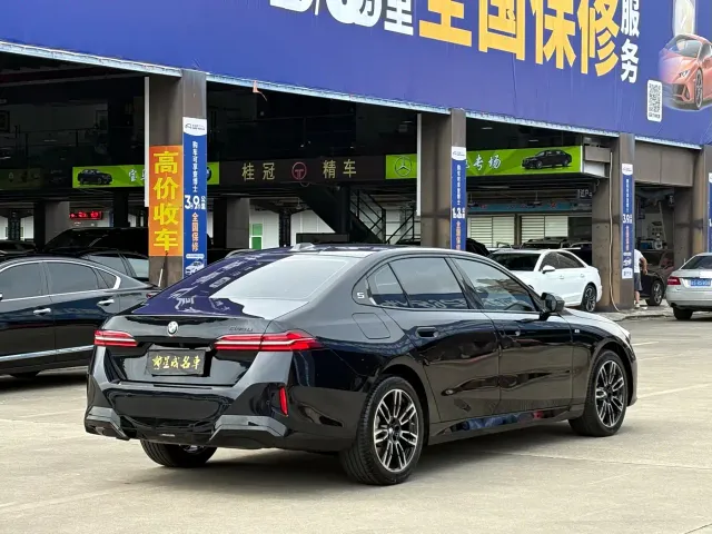 BMW 5 Series — Фото автомобиля 18