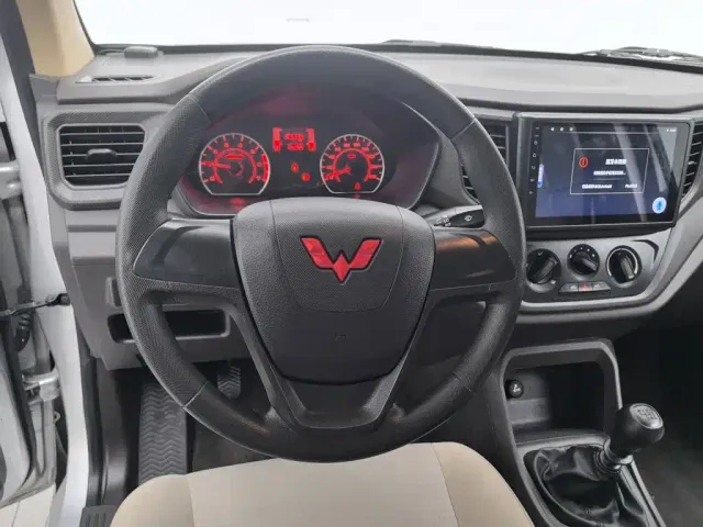 Wuling Hongguang V — Фото автомобиля 11