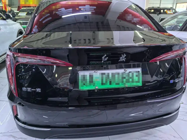 Hongqi E-QM5 — Фото автомобиля 3
