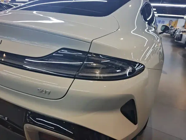 Xiaomi SU7 — Фото автомобиля 7