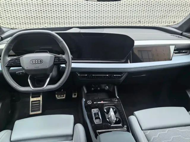 Audi Q6L e-tron — Фото автомобиля 6