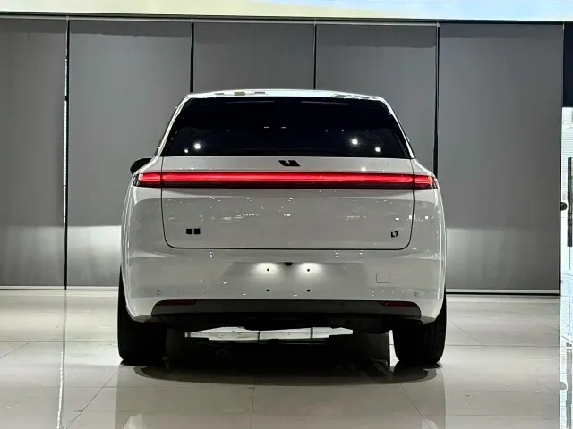 Li Auto L7 — Фото автомобиля 4