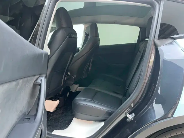Tesla Model Y — Фото автомобиля 10