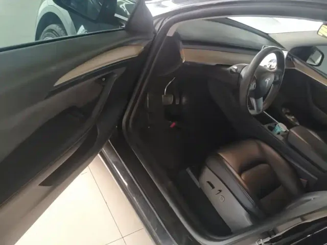 Tesla Model Y — Фото автомобиля 15