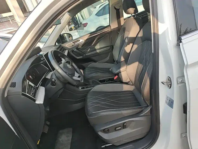 Volkswagen Tiguan L — Фото автомобиля 14