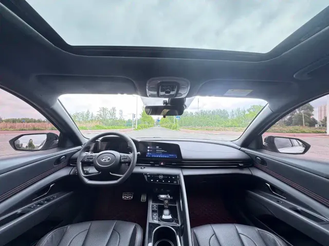Hyundai Elantra — Фото автомобиля 16