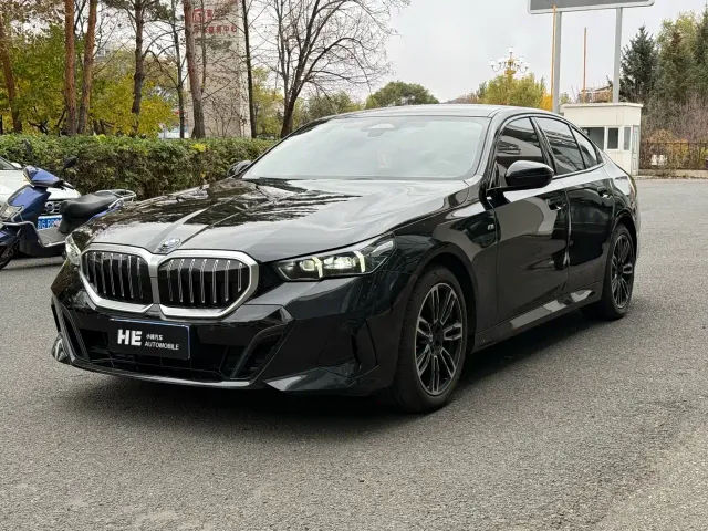 Фотография автомобиля — BMW 5 Series