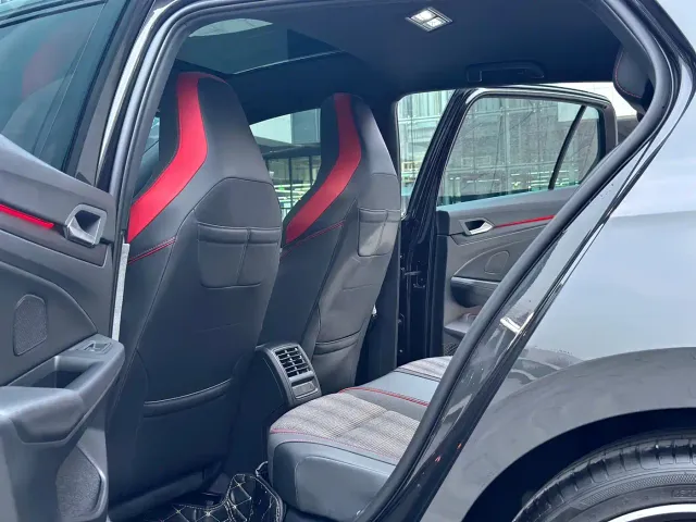 Volkswagen Golf GTI — Фото автомобиля 8