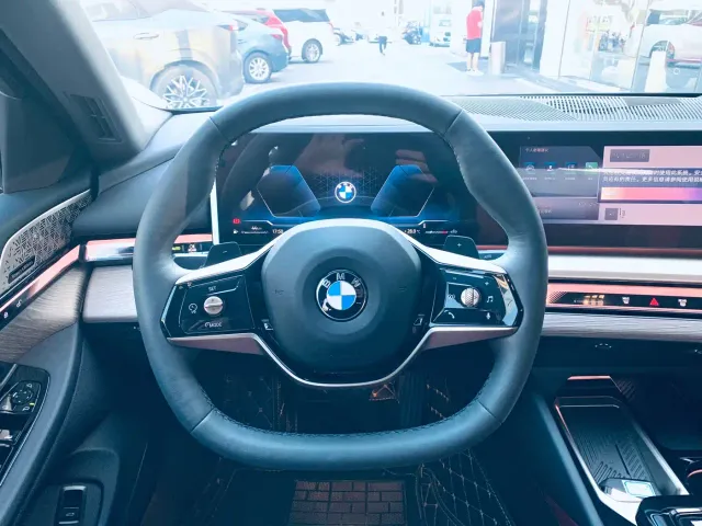 BMW 5 Series — Фото автомобиля 9
