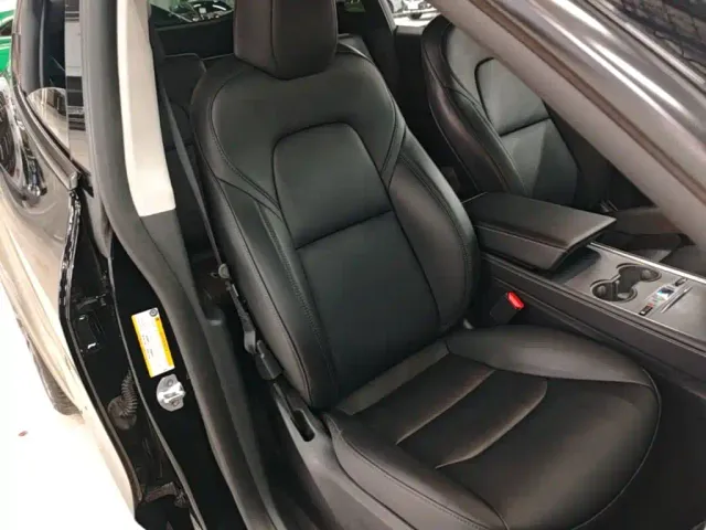 Tesla Model Y — Фото автомобиля 24