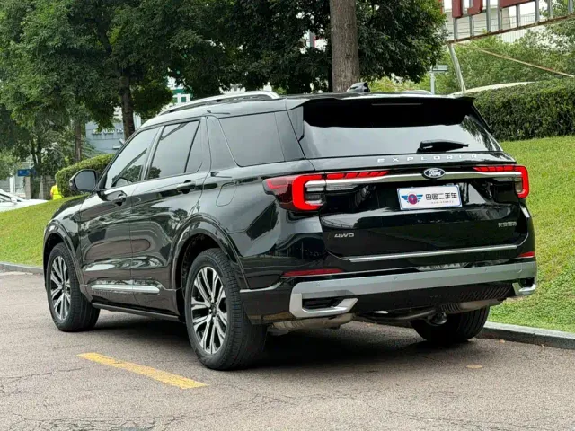 Ford Explorer — Фото автомобиля 4