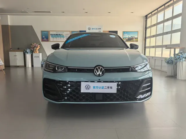Volkswagen Passat — Фото автомобиля 2