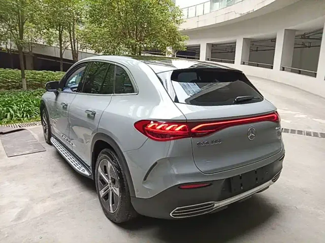 Mercedes-Benz EQE SUV — Фото автомобиля 4