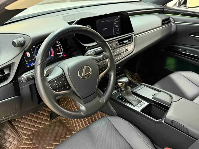 Lexus ES — Фото автомобиля 11