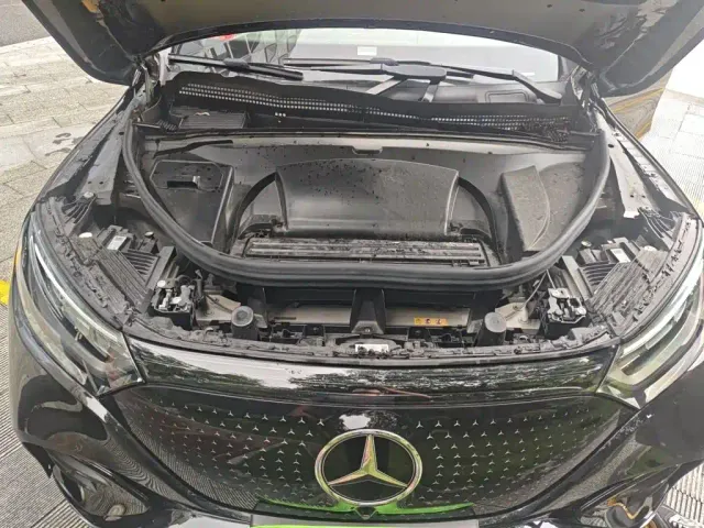 Mercedes-Benz EQE SUV — Фото автомобиля 10